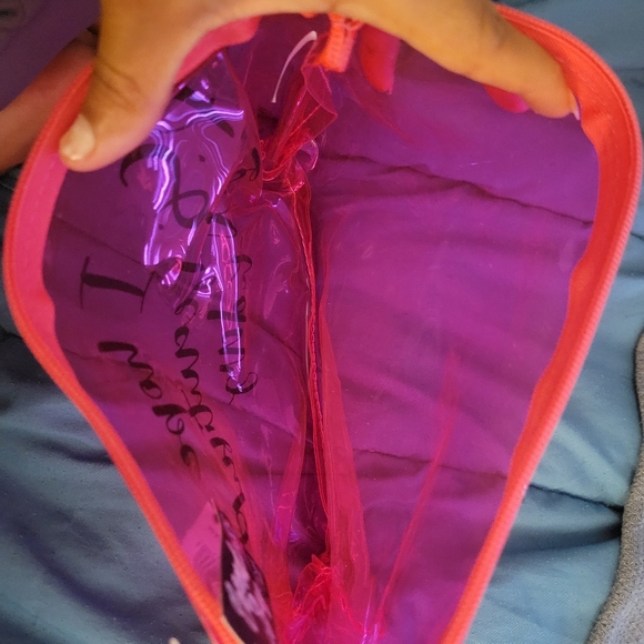 Makeup - Picture 2 of 7